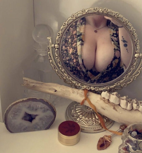 hazeybliss model erotic img