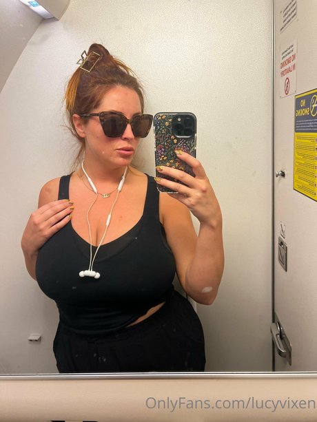 ゴス3P OnlyFans セクシー裸 画像