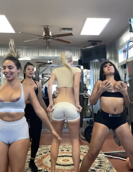 ゲイアナル舐めオンリーファンズ セクシーxxx ギャラリー