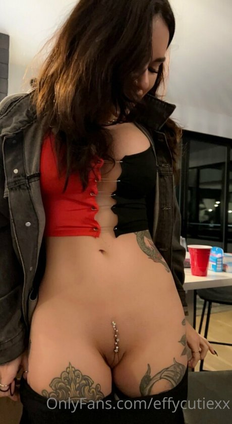 Effy Cutie 裸のモデル アーカイブ