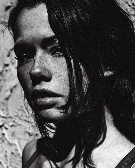 アジアンツインズOnlyFans アート裸 写真