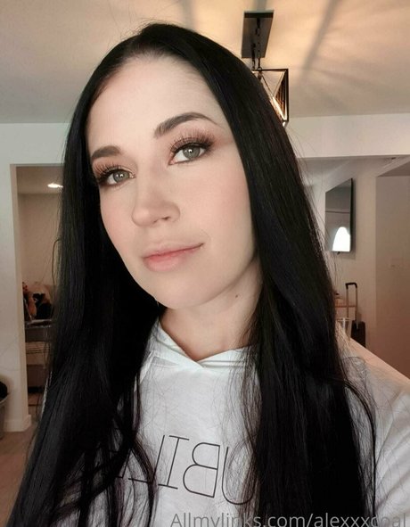 赤毛ティーンオンリーファンズ トップ 写真