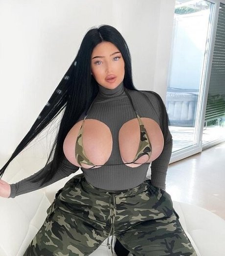 Claudia Rivier かわいいモデル 写真