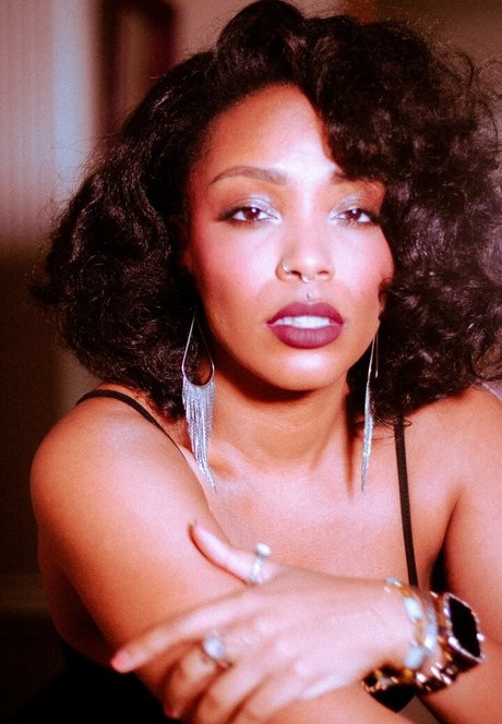 ミラーオンリーファン 無料裸 写真