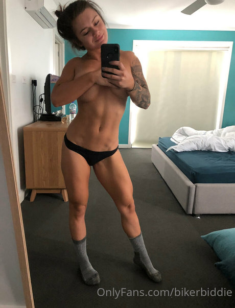 Biker Biddie ヌードのポルノスター 写真