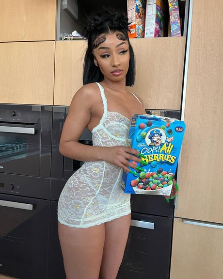 rubixrose ポルノスター ヌード 画像