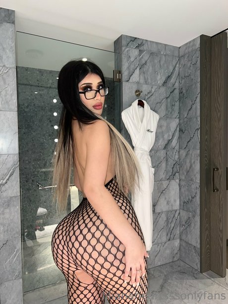 曲線美のクーガーOnlyFans セクシー裸 画像