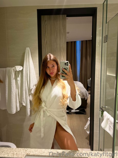 Ekaterina Katislo 独占スター ギャラリー