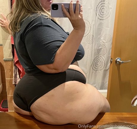 BBW妻オンリーファンズ セクシーヌード 画像