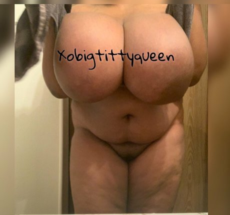 XoBigTittyQueen ホットモデル ギャラリー