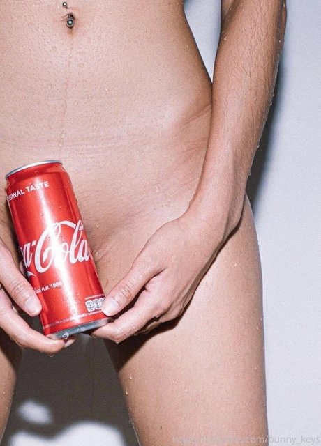 ピアス乳首オンリーファンズ アートヌード 画像