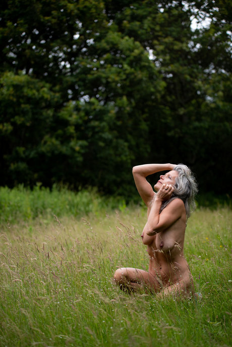 Helen saunders ヌードモデル 写真