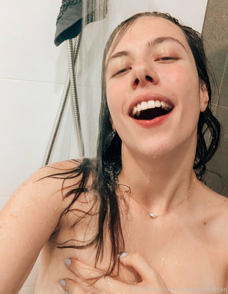 maecartia 素敵なモデル 写真