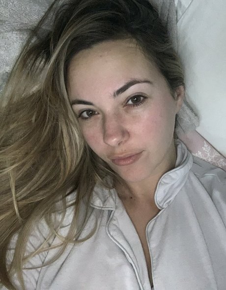 巨大な天然おっぱいオンリーファンズ 裸 画像