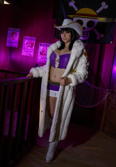 ブッシュ・オンリーファンズ ホットセクシー 写真