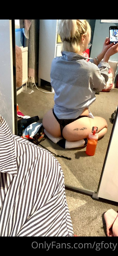 巨乳の赤毛オンリーファンズ 無料裸 写真