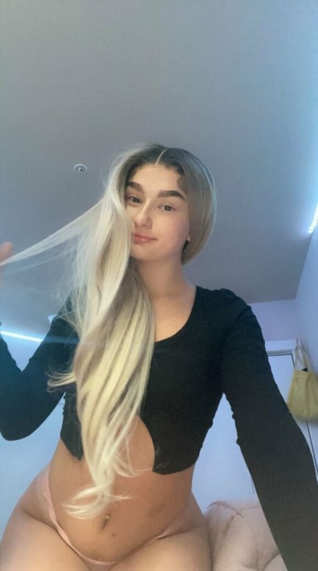 赤毛ティーンオンリーファンズ アートヌード ギャラリー