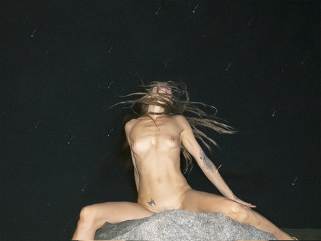 Scandinavian Nymph ヌードモデル 画像