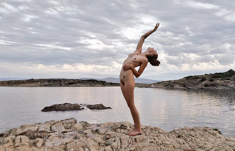 Scandinavian Nymph 裸の女優 写真