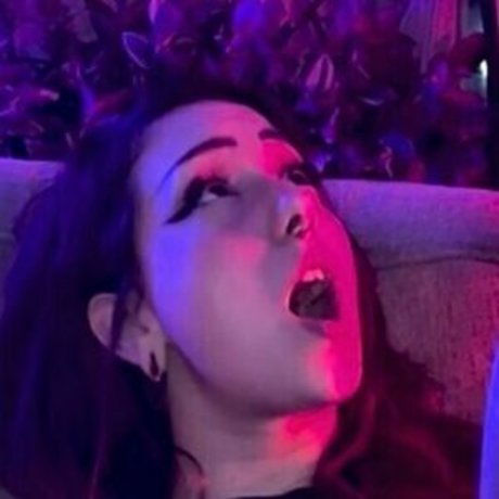 大きな黒い猫OnlyFans HD 写真