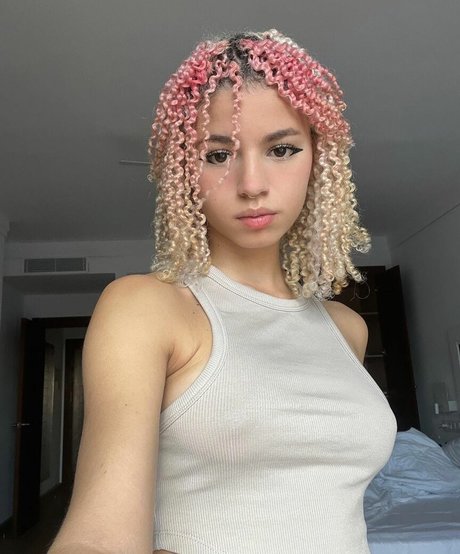 Larissa Kimberlly セクシーモデル 写真