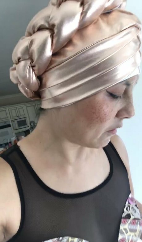 太めのブロンドオンリーファンズ えろ 画像