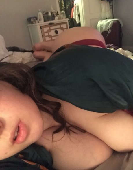 ティーン乱交OnlyFans ポルノグラフィック 写真