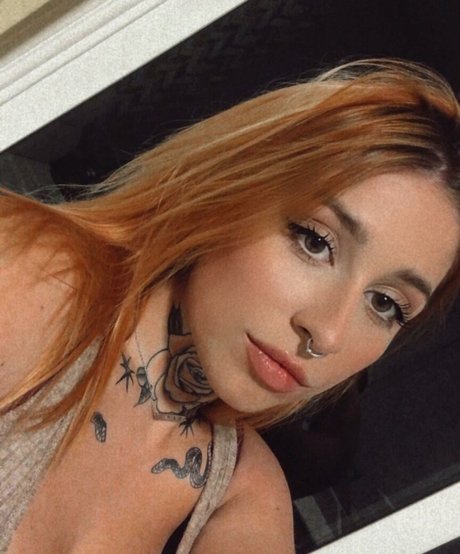 女装オンリーファン セクシーヌード 画像