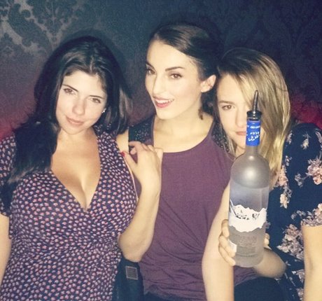 Emily H Barry 高品質モデル 画像