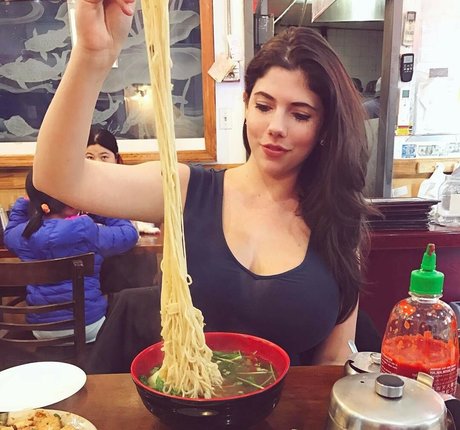 Emily H Barry 完璧な女優 画像