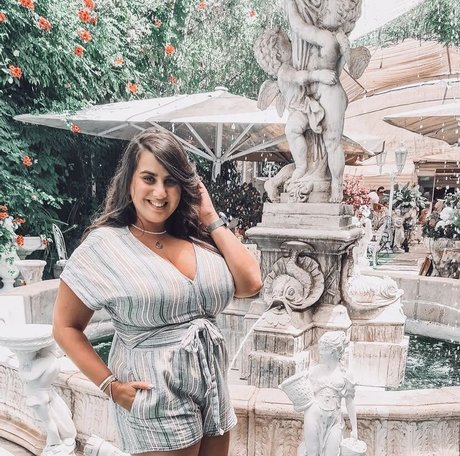 黒檀の猫オンリーファンズ 美しいポルノ 画像