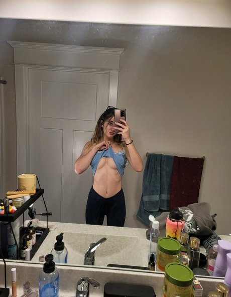 Anastasia Grace ホットなポルノスター 画像