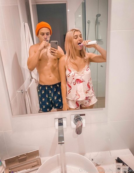 ゲイビデオ OnlyFans エロチック 写真