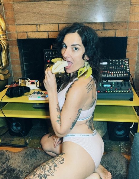 曲線美のラテン系オンリーファンズ えろ 画像