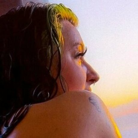 巨乳の赤毛オンリーファンズ 裸 ギャラリー