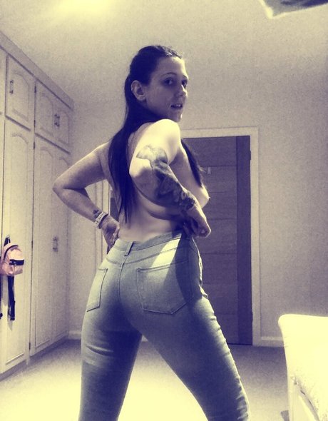 ゲイランジェリーOnlyFans 裸 ギャラリー