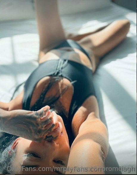 ヘンタイオンリーファンズ 美しいポルノ 画像