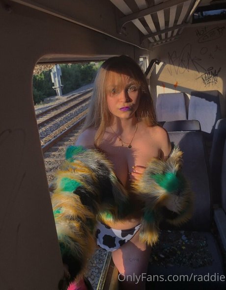 raddie ポルノスター アダルト 写真