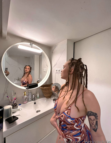 raddie セクシーなポルノスター 画像