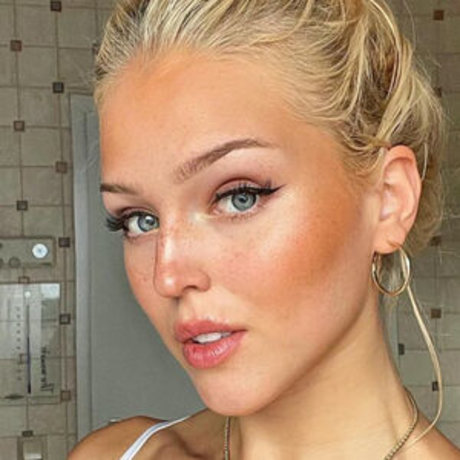 Monika Jasmin xxxモデル 写真