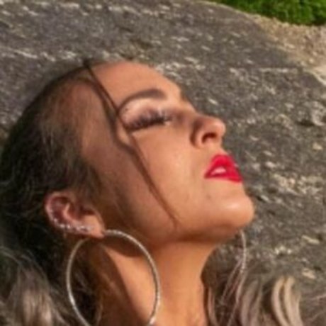 Megi Knuplez xxxモデル 写真