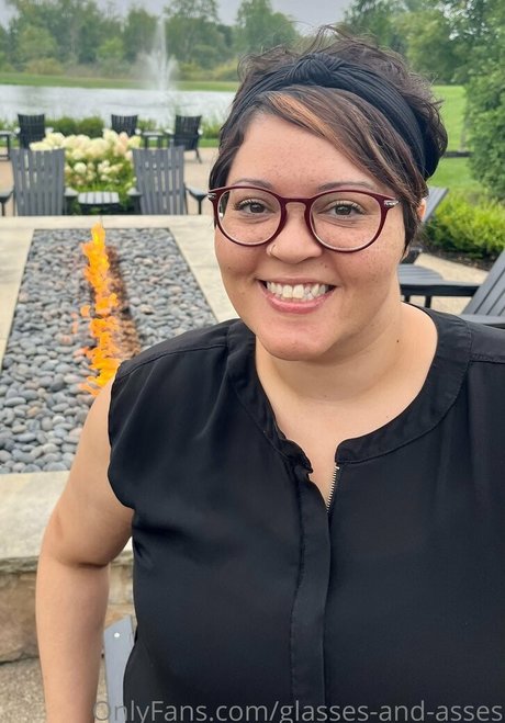 glasses and asses ヌード女優 写真