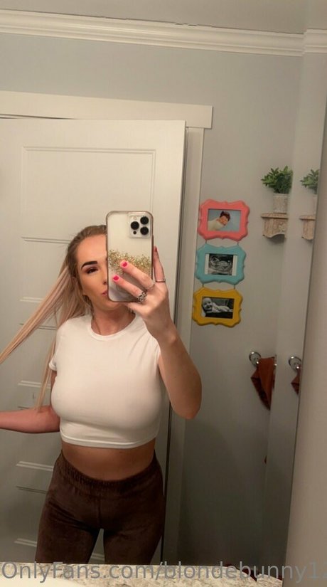 Ashley Higginson モデル 写真