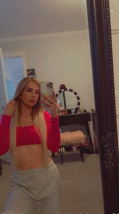 Ashley Higginson HDスター 画像