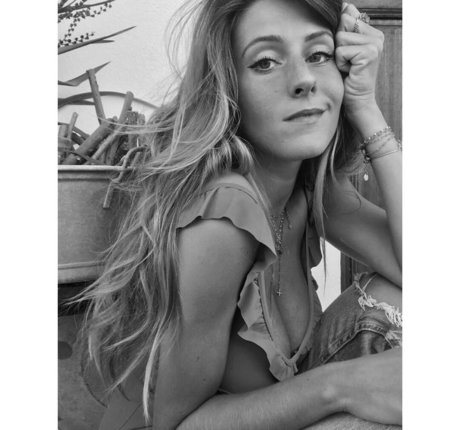 熟女クーガーオンリーファンズ ホットヌード 画像