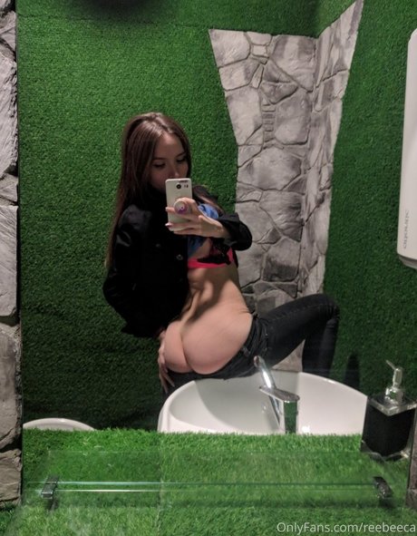 Reebeeca ポルノスター ヌード アーカイブ