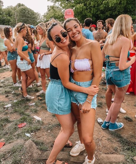 かわいいシーメールオンリーファンズ 無料ポルノ 画像