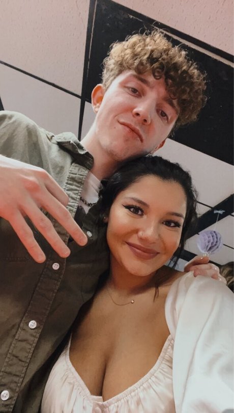 Hannah Malvone ヌードのポルノスター 写真