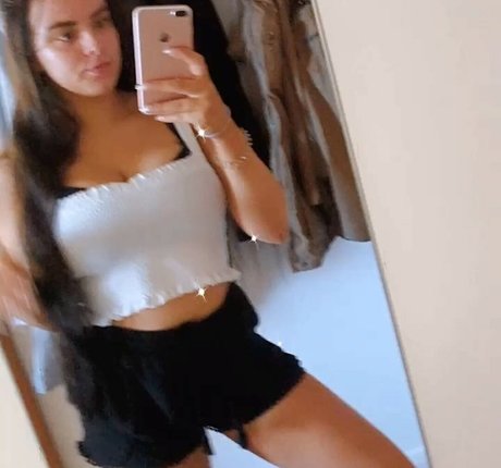 小柄な妻OnlyFans ポルノ 画像