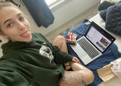 ravengonewildfree セックス女優 写真